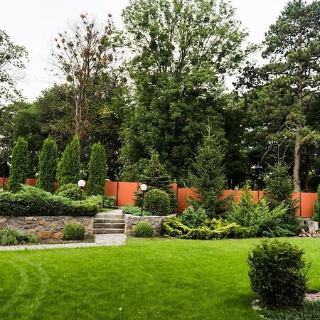 Golden Park Apartments Umanʼ Εξωτερικό φωτογραφία
