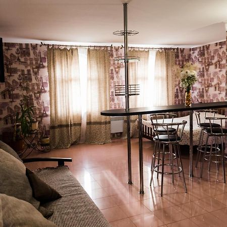 Golden Park Apartments Umanʼ Εξωτερικό φωτογραφία