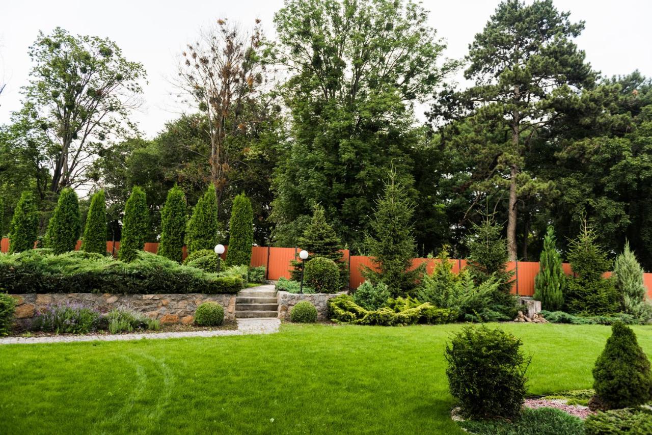 Golden Park Apartments Umanʼ Εξωτερικό φωτογραφία