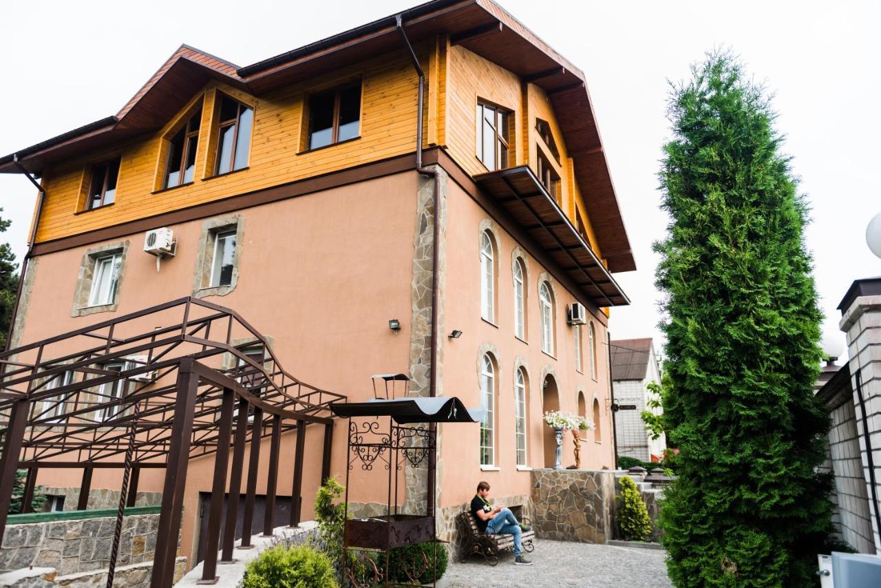 Golden Park Apartments Umanʼ Εξωτερικό φωτογραφία
