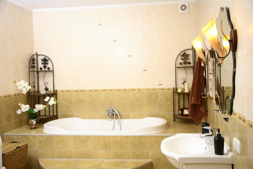 Golden Park Apartments Umanʼ Εξωτερικό φωτογραφία